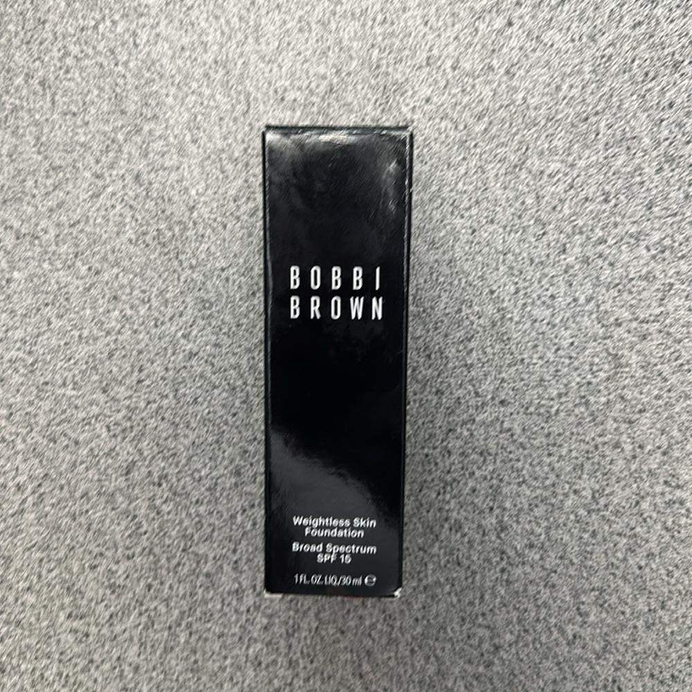 Bobbi Brown Weightless Skin Foundation SPF 15 Shade - Cool Beige - Picture 4 of 5